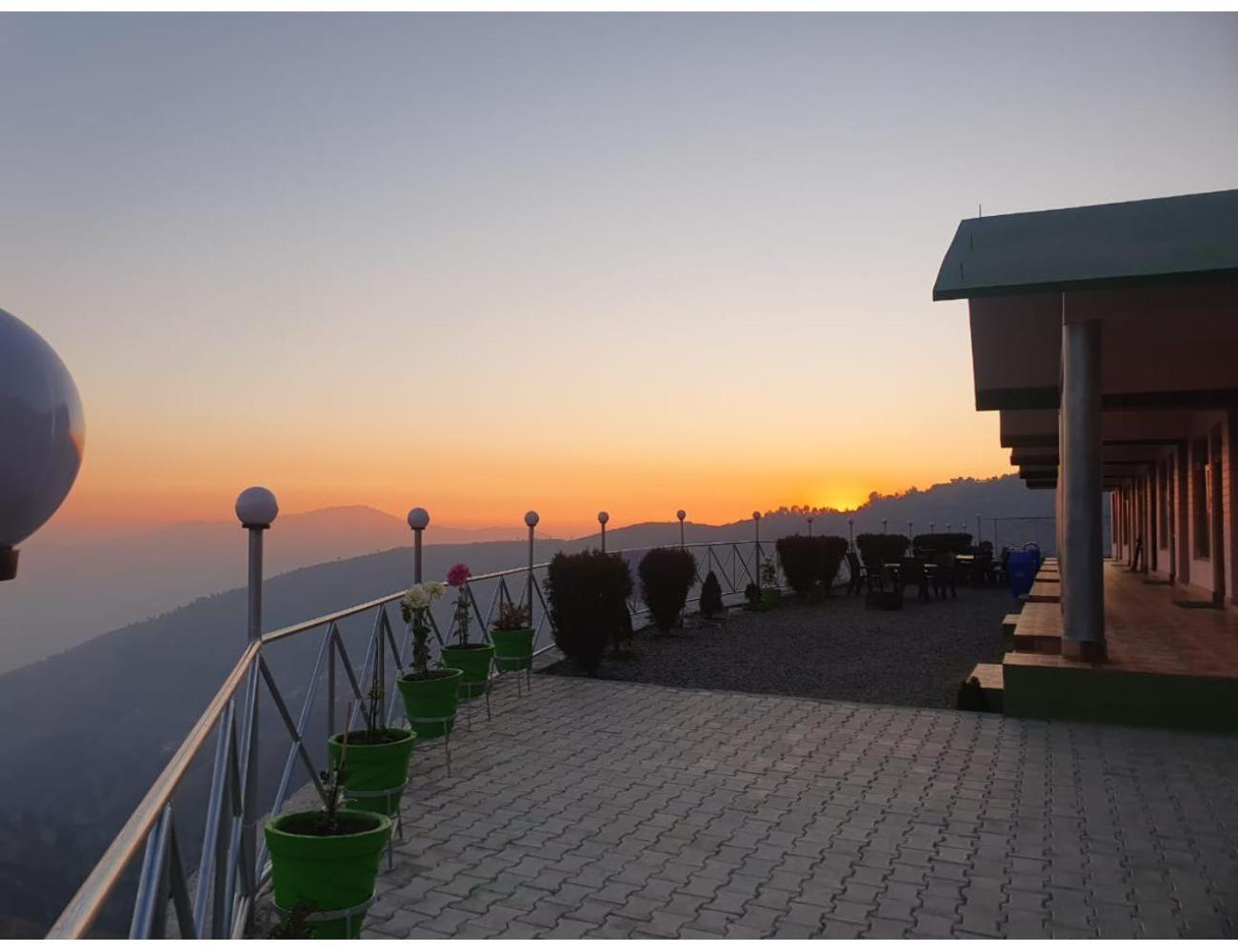 Hotel Hills Resort, Чакрата Екстериор снимка